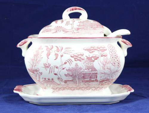 Imperial Imari pot with ladle