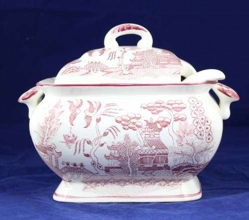 Imperial Imari pot with ladle