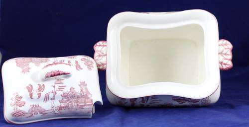 Imperial Imari pot with ladle