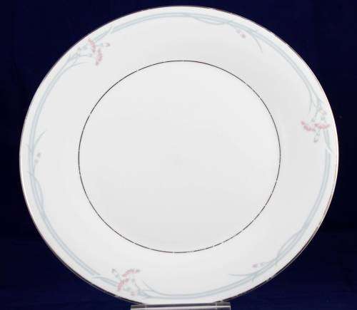 Royal Doulton - Carnation (H 5084) - Dinner Plate - Bid Now!!!