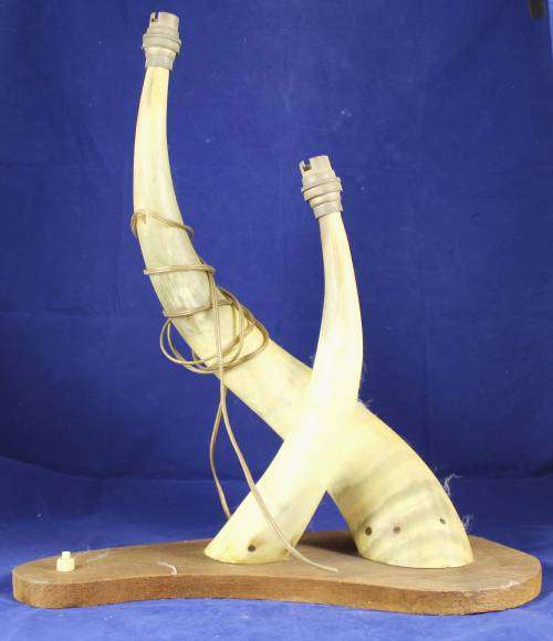 Twisted horns lamp