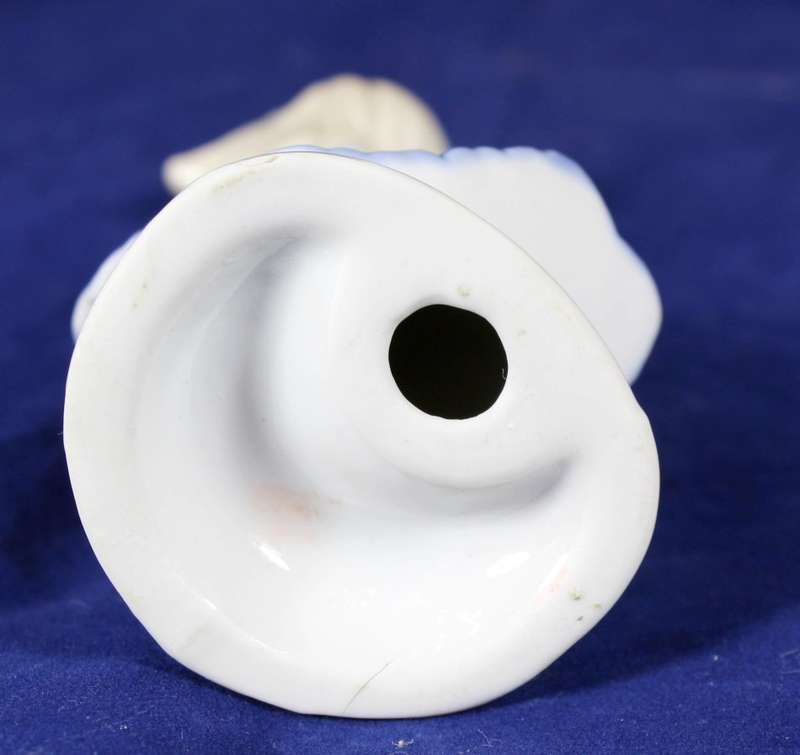 Figurine - Little Girl Curtsy
