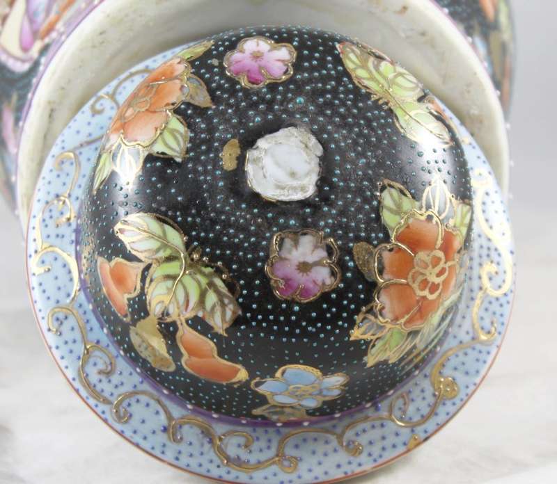 Lidded oriental vase with exceptional detail