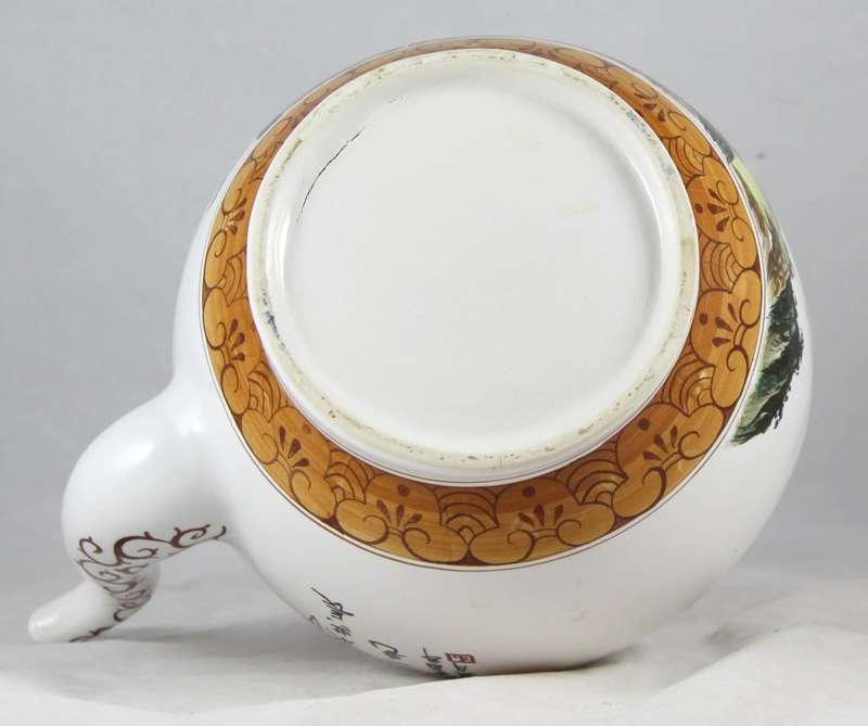 Large Oriental tea pot