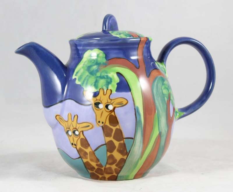 Character tea pot with giraffe