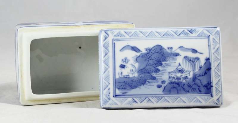 Blue and white lidded trinket holder