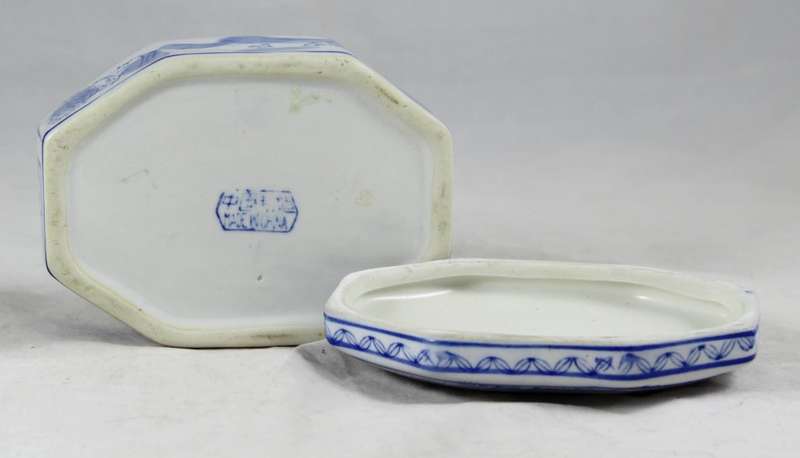 Blue & white Chinese lidded container