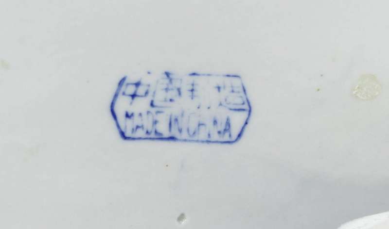 Blue & white Chinese lidded container