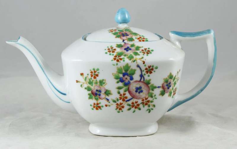 White Tea Pot - Very Delicate! - Bid Now!!