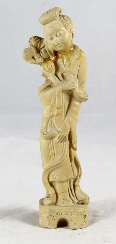 Molded - Geisha Figurine - Bid Now!!!
