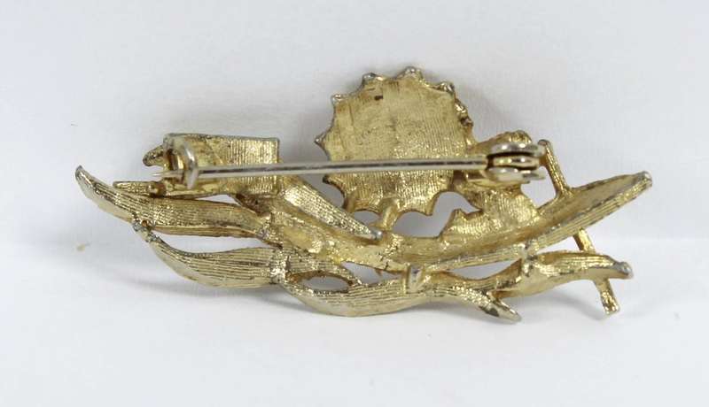Costume jewelry - Vintage seaside themed brooch - Beautiful!!