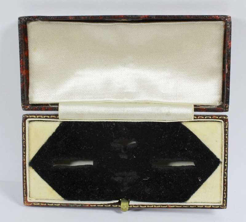 Medals box - A treasure!! - Bid now!!