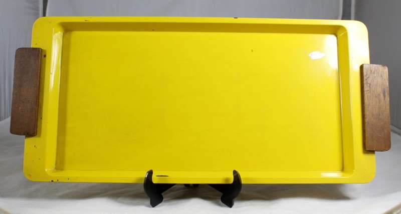 Mansfield - Hard plastic serving tray - Giveaway price - Bid Now!