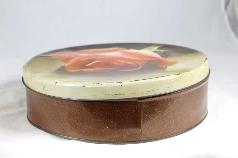 Vintage beacon cake tin - rose motif