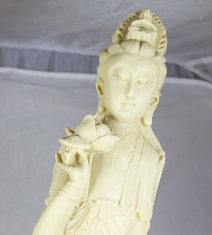 Pair of very tall Chinese statues - 67cm high - Stunning!! - Exquisite detail!! - Bid Now!!!