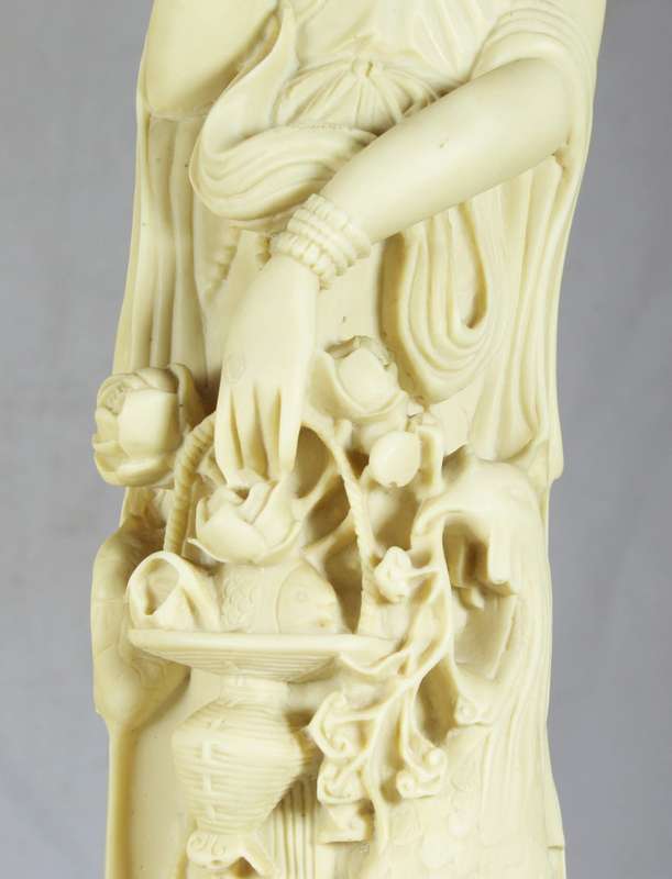 Pair of very tall Chinese statues - 67cm high - Stunning!! - Exquisite detail!! - Bid Now!!!