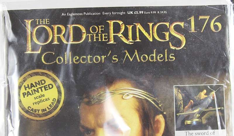 Lord of the Rings - Elrond - Lead cast, hand painted figurine with book - Stunning! Bid Now!