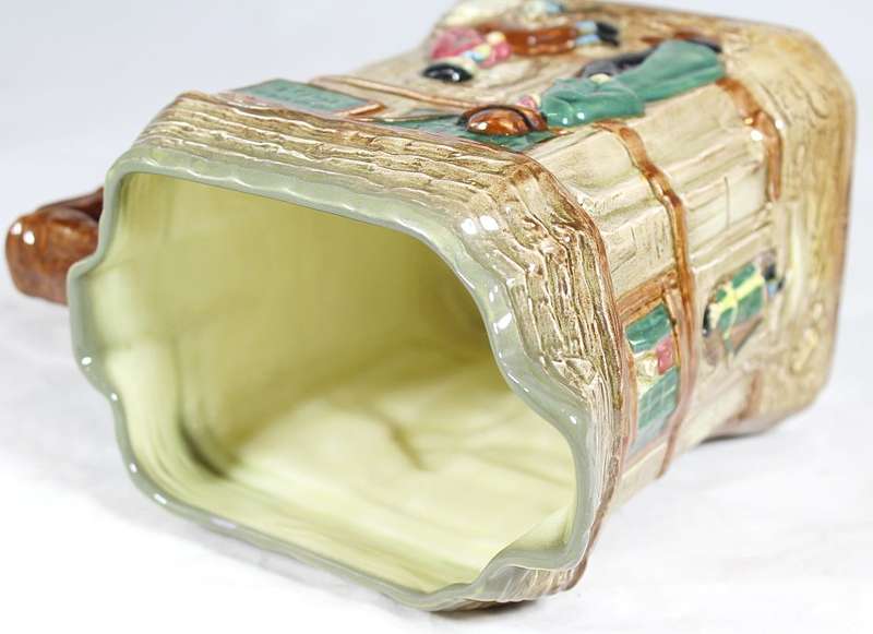Royal Doulton - Oliver Twist - RN8809561 - Beautiful!
