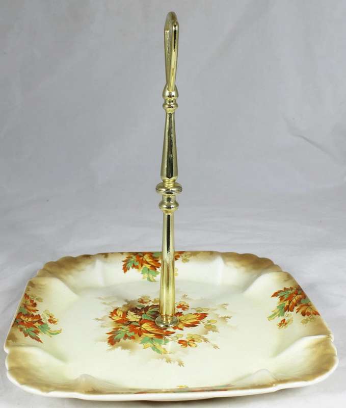 Landcaster & Sandland - Hanley - cake plate with handle