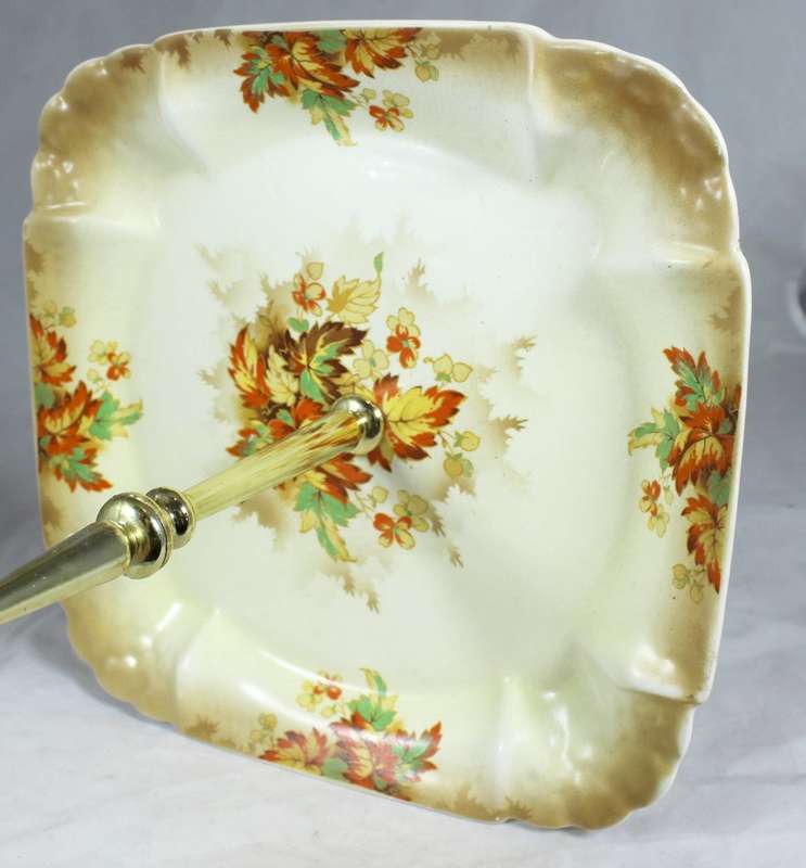 Landcaster & Sandland - Hanley - cake plate with handle