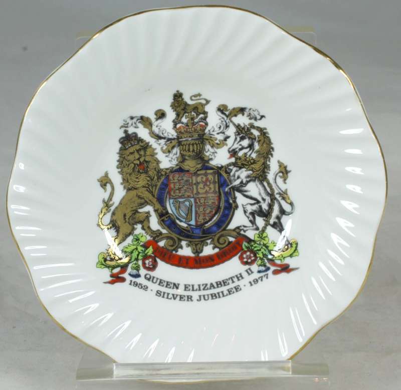 Elizabethan - Silver Jubilee 1952-1977 - Queen Elizabeth