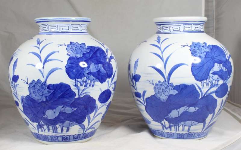 Large blue & white - pair of vases