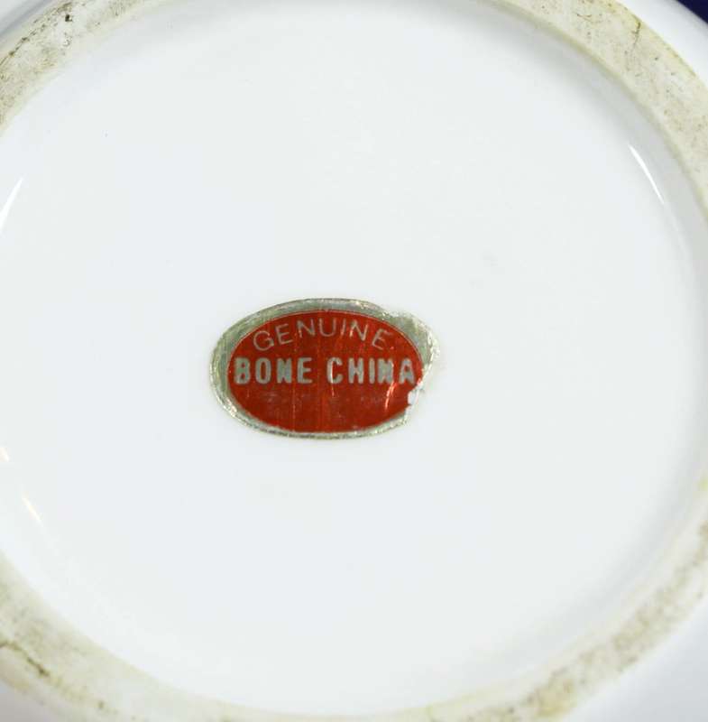 Genuine Bone China - Clam Shell Trinket Holder - Beautiful!