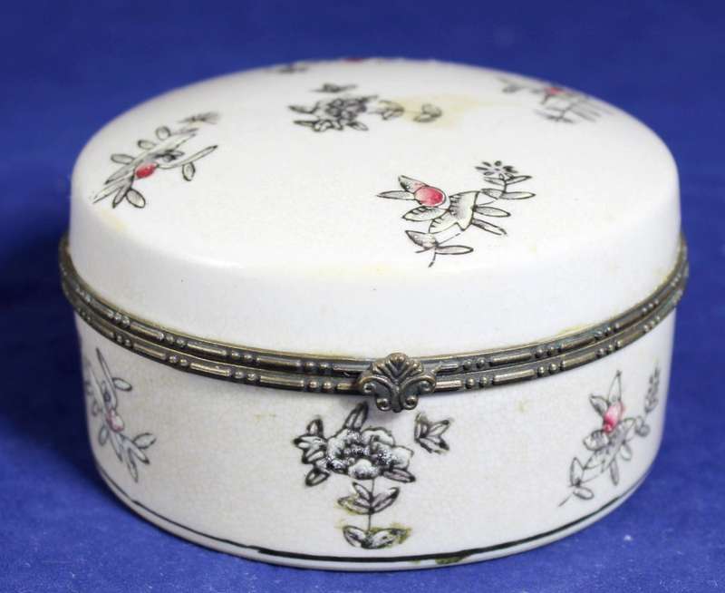 Lidded Trinket Holder - Embossing & Brass Clasp - Beautiful!