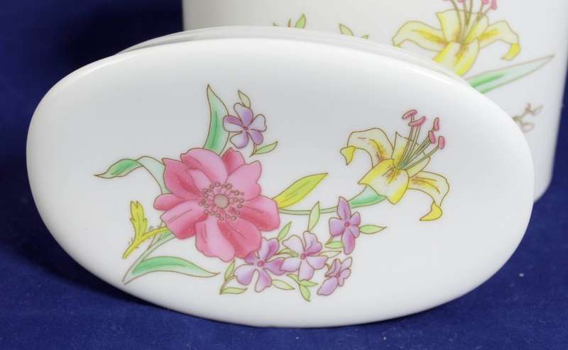 Lidded Trinket Holder - Flower Motif - Beautiful!