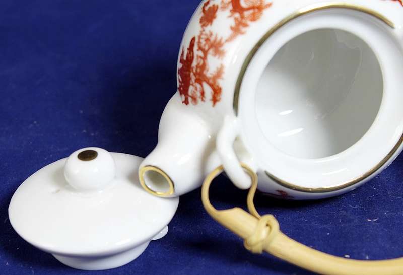 Sri Lanka Porcelain - Small Tea Pot - Gorgeous! - Bid Now!!!