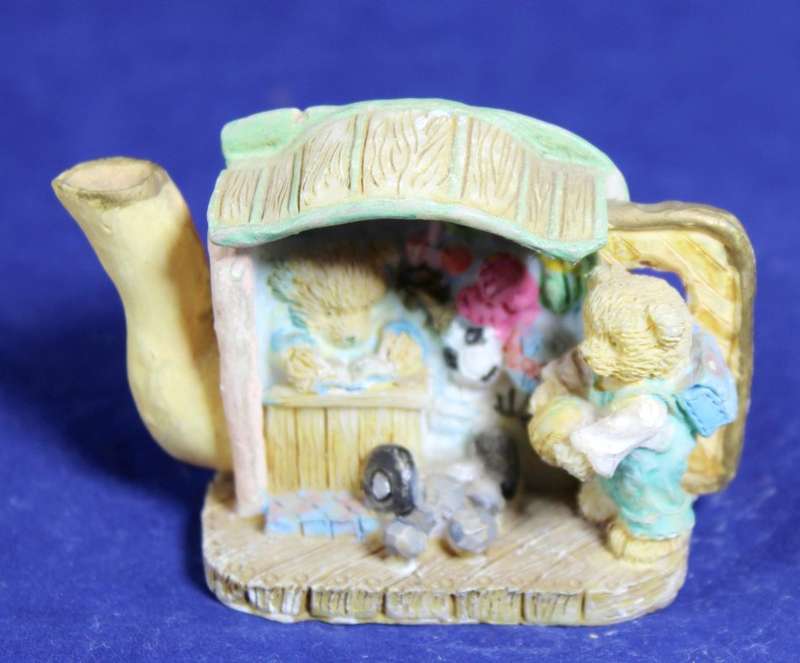 Small Character Tea Pot - Kitchen Motif - Gorgeous! - Bid Now!!!