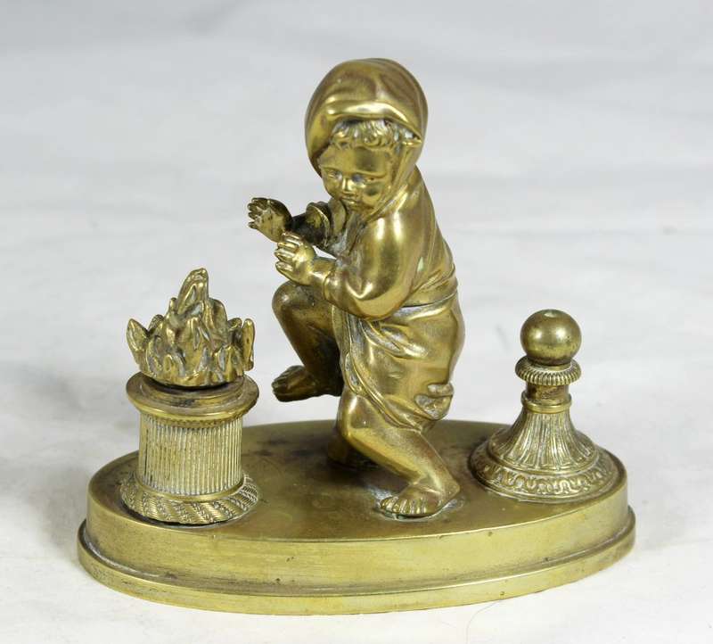 Bronze statue of little girl