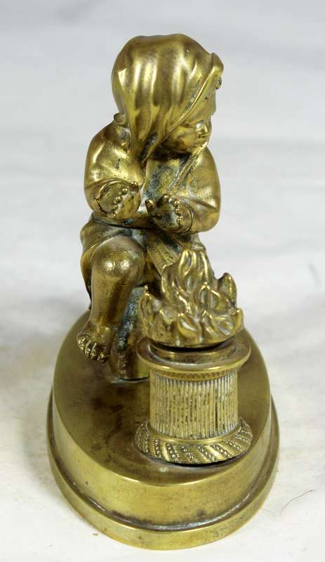 Bronze statue of little girl