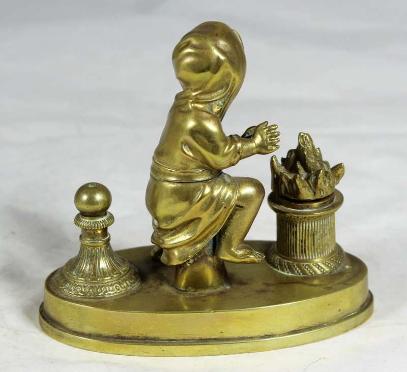 Bronze statue of little girl