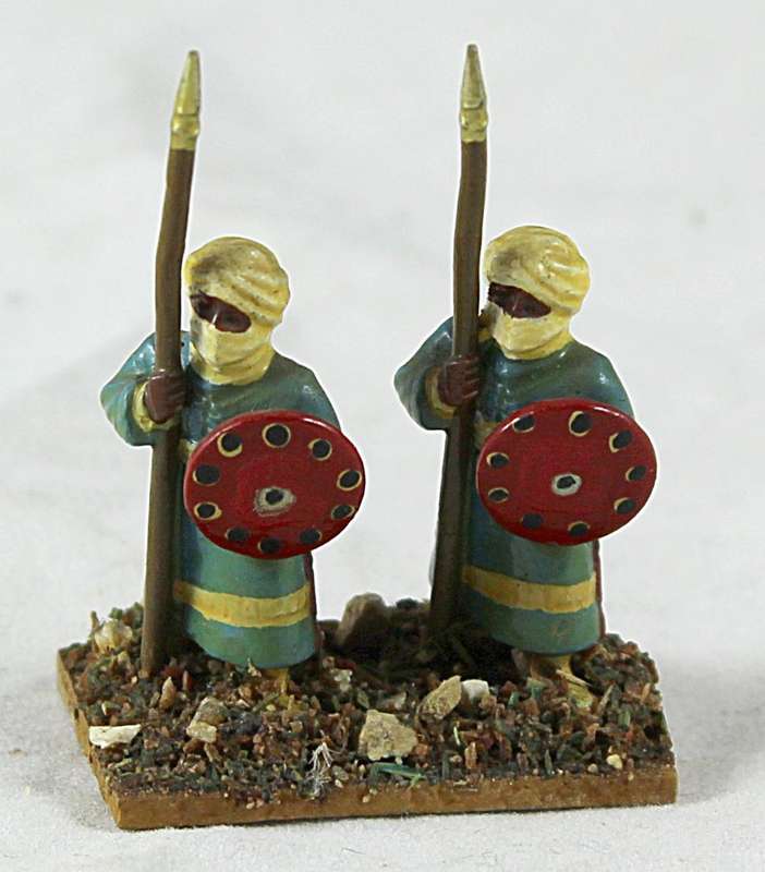 Lead figurines - pair of Arabian foot soldiers