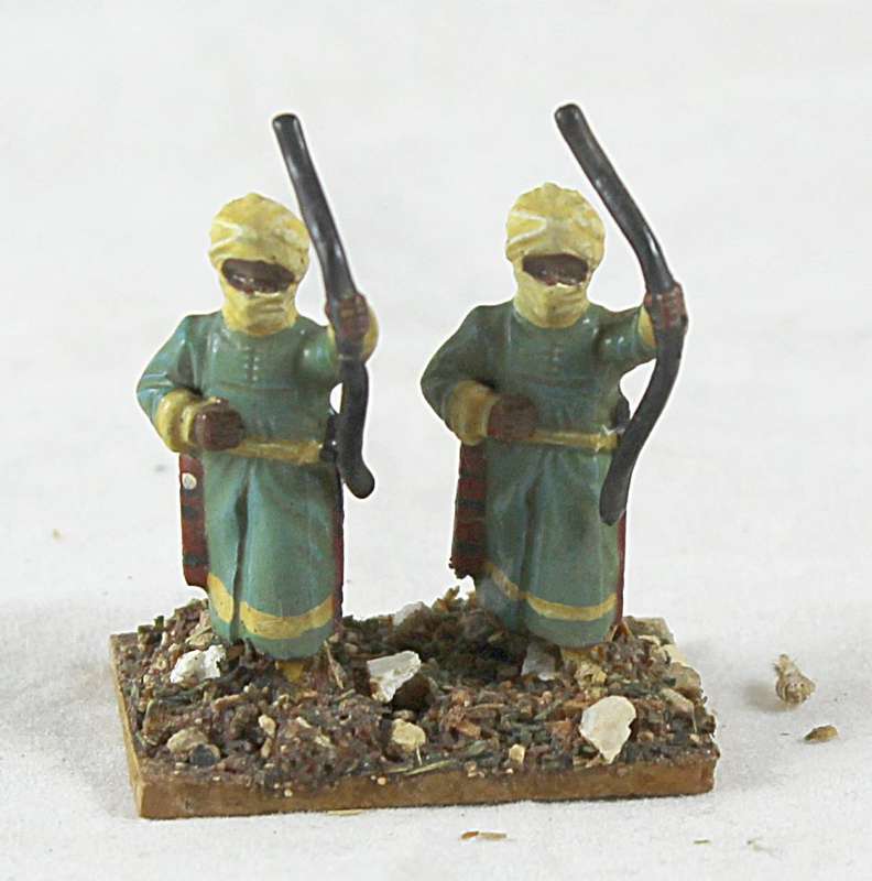 Lead figurines - pair of Arabian archers