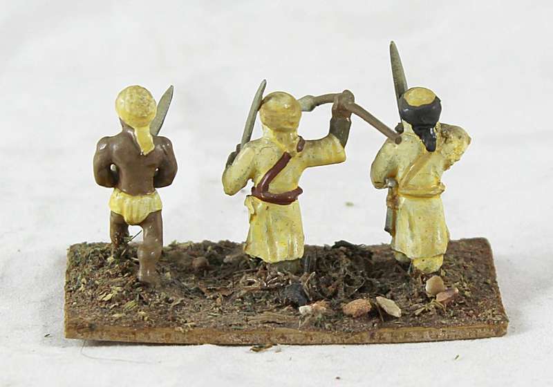 Lead figurine - three Eastern foot soldiers