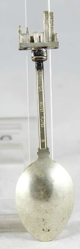Souvenir Teaspoon - New York Skyline - Beautiful!