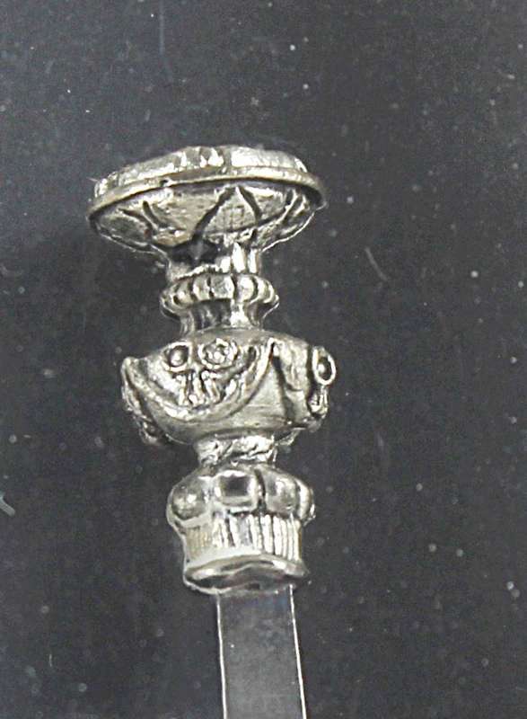 Souvenir spoon - Elizabeth seal top spoon silver plated