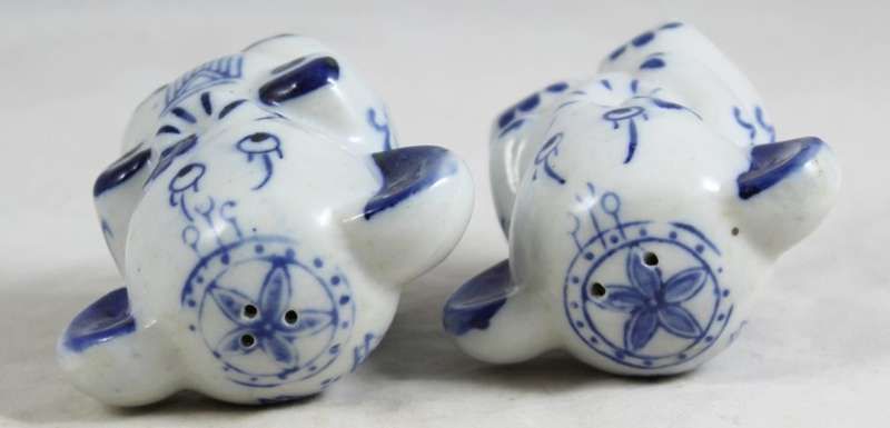 Blue & White - Elephant Salt & Pepper Set - Beautiful!