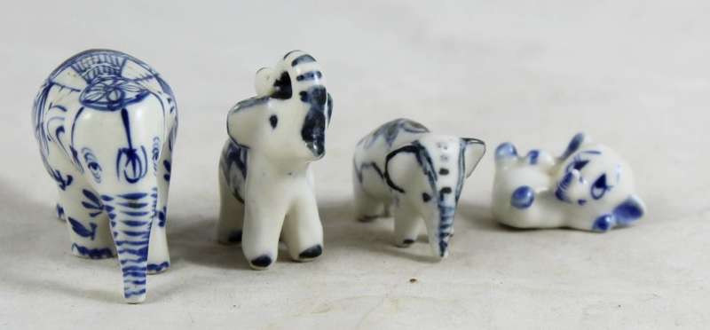 Blue & White - Miniature Elephant Family - Beautiful! - Bid Now!!!