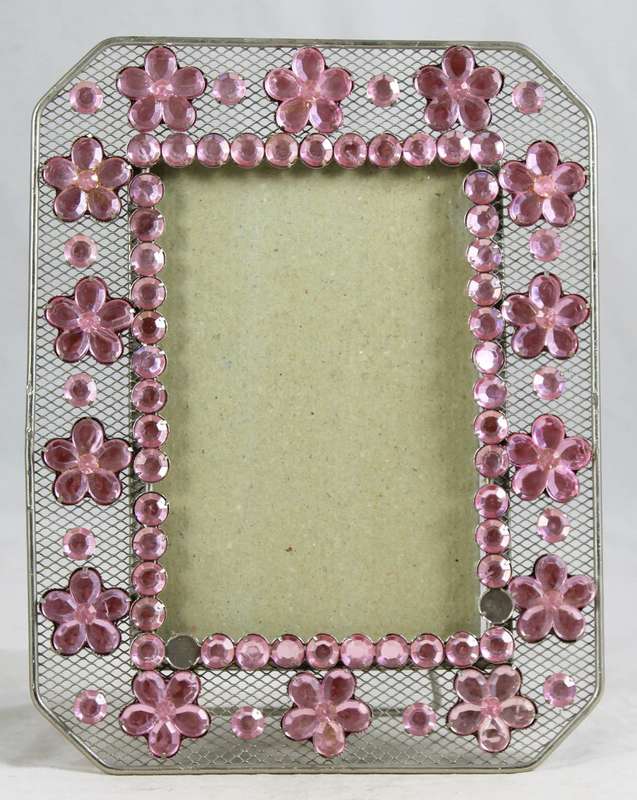 Pink embezzled frame - table standing