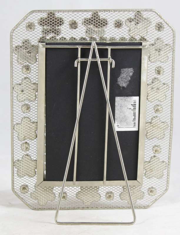 Pink embezzled frame - table standing