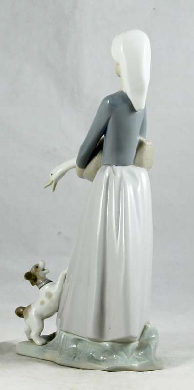 Llardo - Woman with a Goose & Dog - Beautiful!
