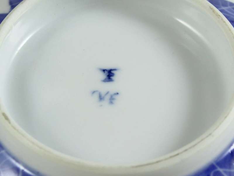 Chinese Porcelain - Serving Bowl - Beautiful! - Bid Now!!!