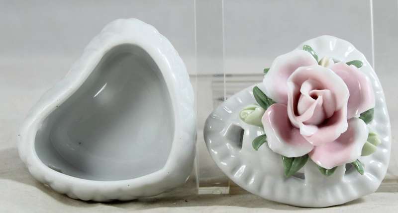 Porcelain Flower - Heart Shaped Trinket Bowl - Pink - Beautiful! - Bid Now!!