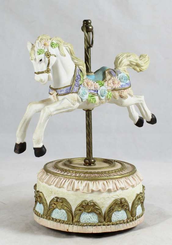 Horse Carousel - Music Box - Beautiful! - Bid Now!!