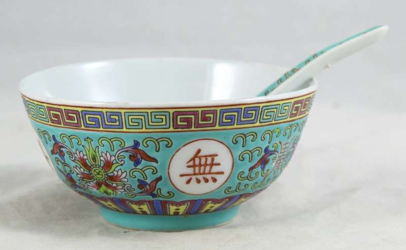 Chinese - soup bowl with soup spoon