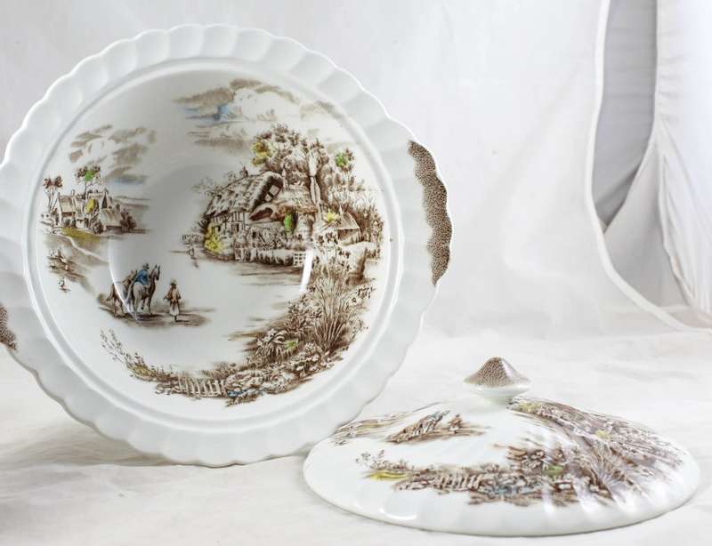 Johnson Bros - Ironstone - Happy England tureen