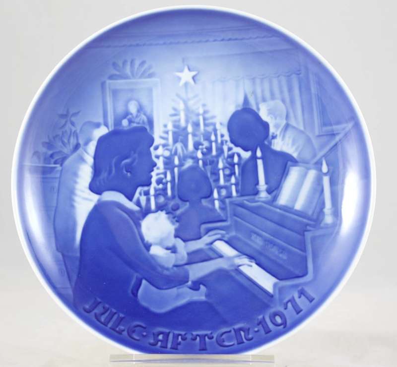 Copenhagen - Porcelain Wall Plate - Christmas At Home 1971